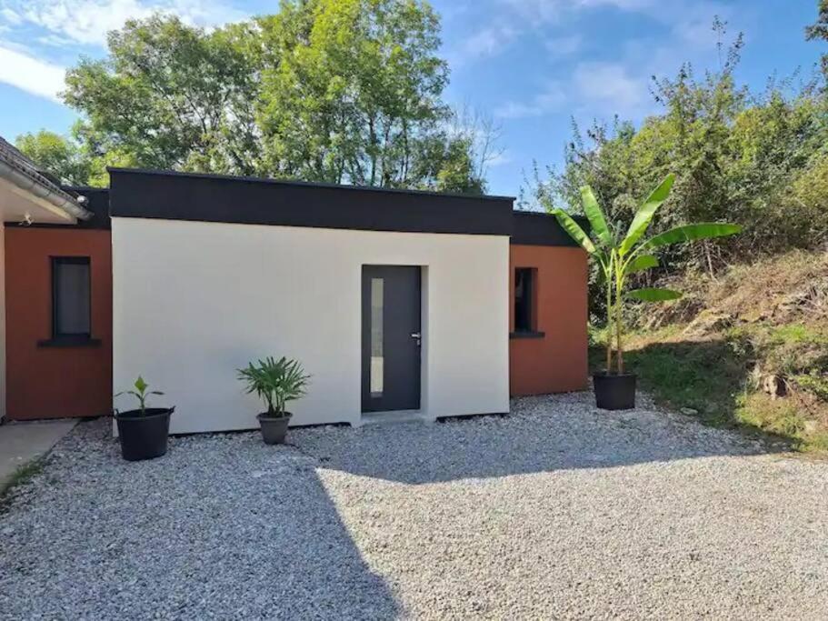 Logement Neuf A 2 Pas Du Lac La Bridoire Exterior foto