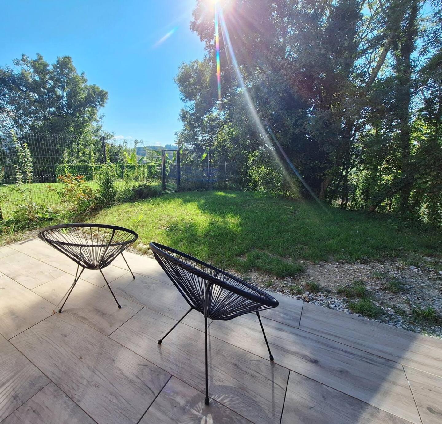 Logement Neuf A 2 Pas Du Lac La Bridoire Exterior foto